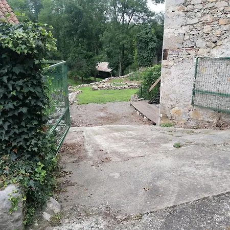 Entre Pierre Et Bois